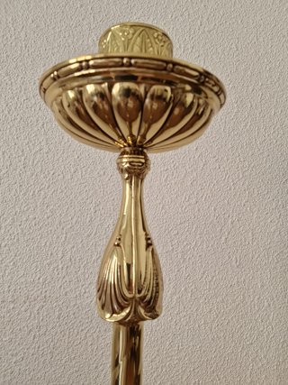 Candelero de pie de bronce
