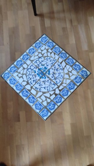 Mesa auxiliar hierro con mosaico griego