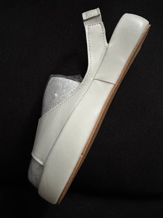 Zapatos blancos destalonados