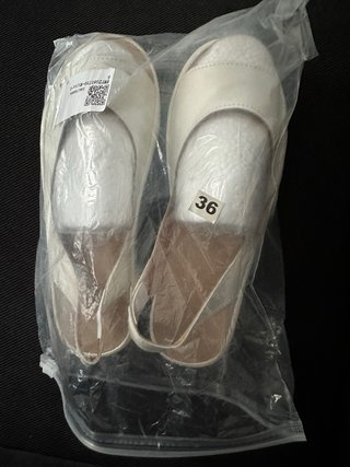 Zapatos blancos destalonados