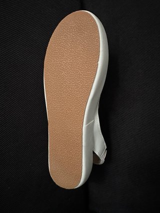 Zapatos blancos destalonados