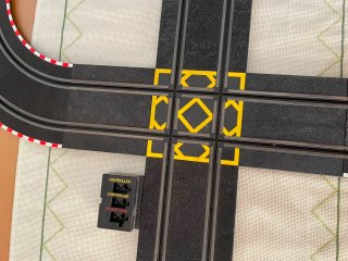 Scalextric SCX Completo con 2 Coches y Mandos