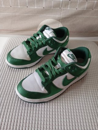 Nike Dunk Low Satín Verde y Blanco
