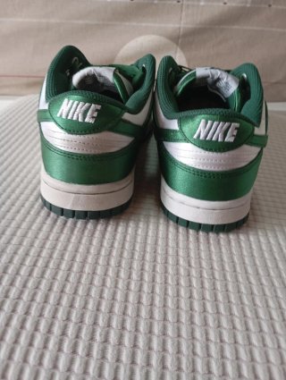 Nike Dunk Low Satín Verde y Blanco