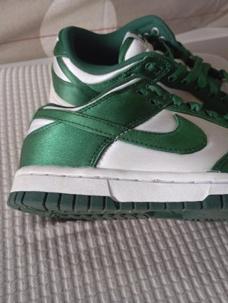 Nike Dunk Low Satín Verde y Blanco