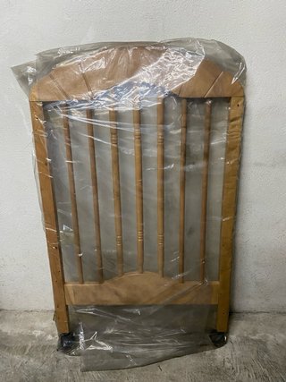 Cuna de madera
