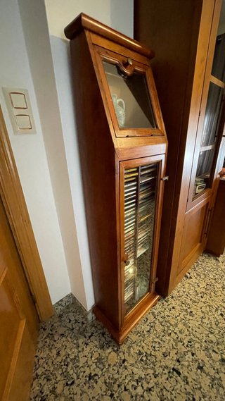 Armario antiguo para CDs