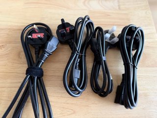 4 Cables de alimentación Británico C13