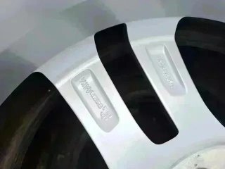 Opel Insignia 2008 - Llanta de 17" nueva u.2