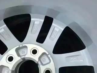 Opel Insignia 2008 - Llanta de 17" nueva u.2