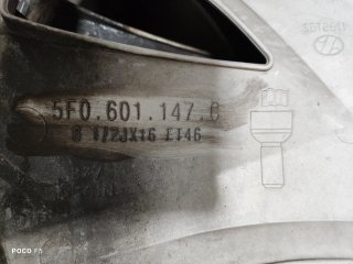 Tapacubo Seat León 16 Prata