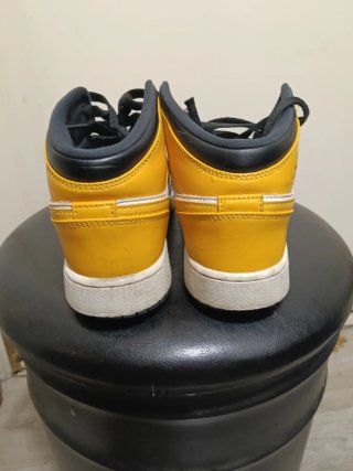 Nike Air Jordan 1 Mid Amarillo Blanco