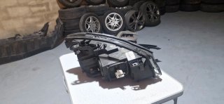 Faro delantero Mercedes CLA