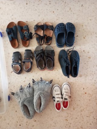 Lote 40 pares zapatos infantiles