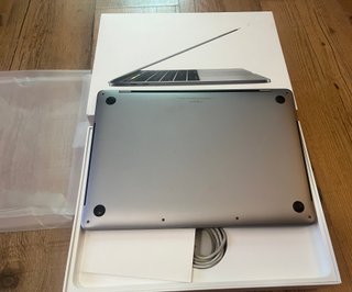 MacBook Pro 13 2019 256GB SSD 8GB RAM i5