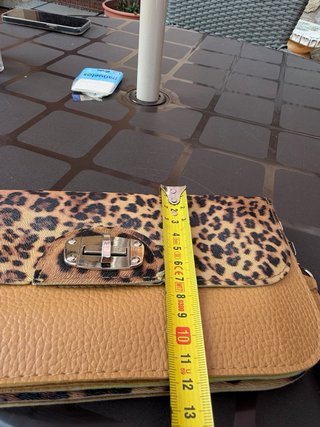 Bolso monedero porta móvil estampado leopardo