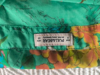 Camisa verde con estampado floral