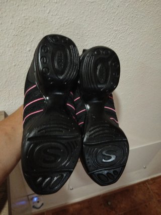 Zapatos de ensayo de baile negros y rosas