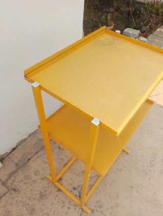 Estantería Metálica Amarilla