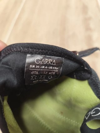 Pies de gato Garra.  PIE IZQ. 39 Y DER. 38