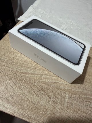Scatola iPhone XR e accessori