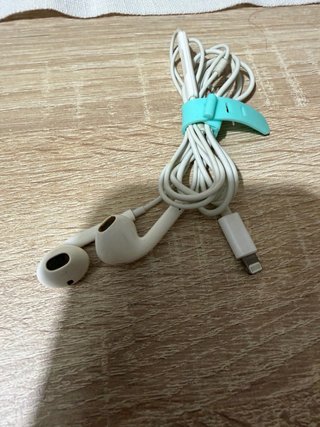 Scatola iPhone XR e accessori