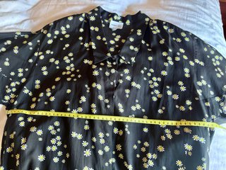 Blusa Bimba y Lola floral negra holgada