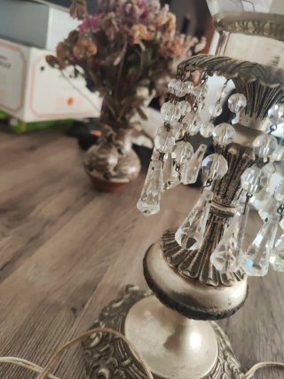 Lámpara de mesa con cristales
