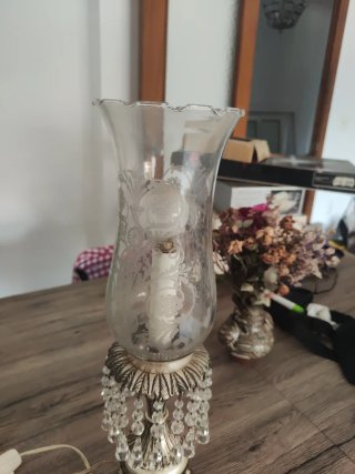 Lámpara de mesa con cristales