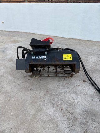 Desbrozadora para máquina giratoria