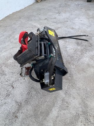 Desbrozadora para máquina giratoria