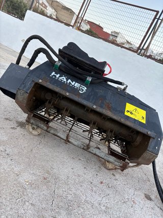 Desbrozadora para máquina giratoria
