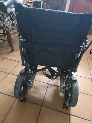 Silla de ruedas eléctrica plegable moviclinic.