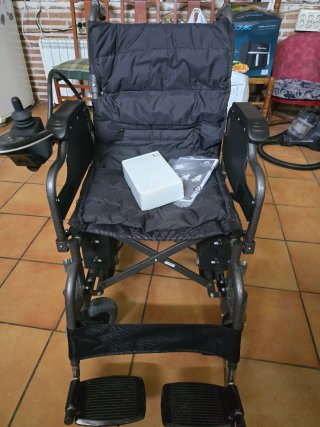 Silla de ruedas eléctrica plegable moviclinic.