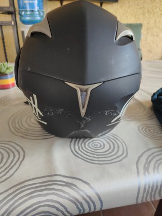 Casco de moto negro