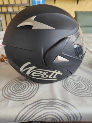 Casco de moto negro