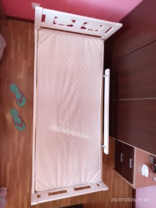 Cama infantil con barandilla y colchón
