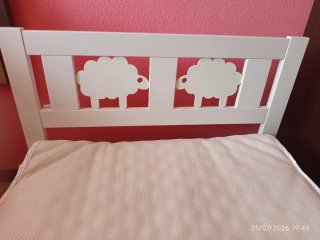 Cama infantil con barandilla y colchón
