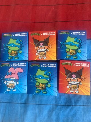 Lote 6 Figuras Hello Kitty x TMNT
