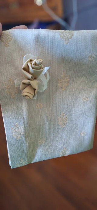 Pochette stoffa fatta a mano con fiore
