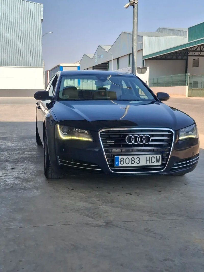 Audi A8 2012 - foto 1