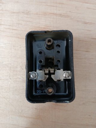 Interruptor antiguo negro