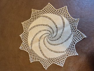 Centrino uncinetto beige/bianco cotone