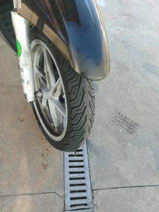 Honda SH 300i Scooter Negra en muy buen estado
