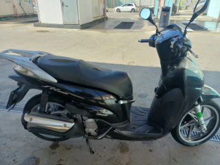 Honda SH 300i Scooter Negra en muy buen estado