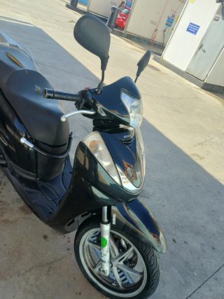 Honda SH 300i Scooter Negra en muy buen estado