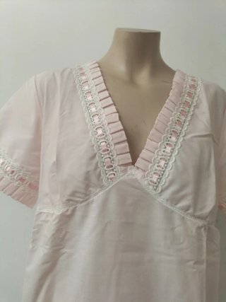 Camisón vintage rosa con encaje