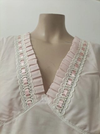 Camisón vintage rosa con encaje