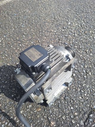 CASCOS C3-2 Motor trifásico para elevador de coche