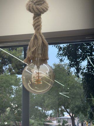 Lámpara de cuerda con bombilla
